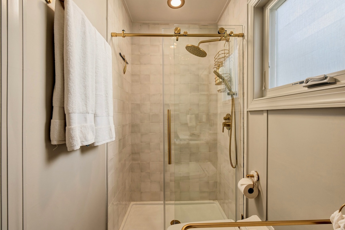 Second bathroom shower